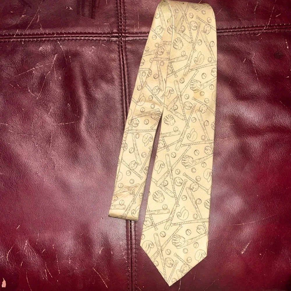 Perry Ellis Tie 100% Silk Boys‎ Baseball Sports 50” Yellow